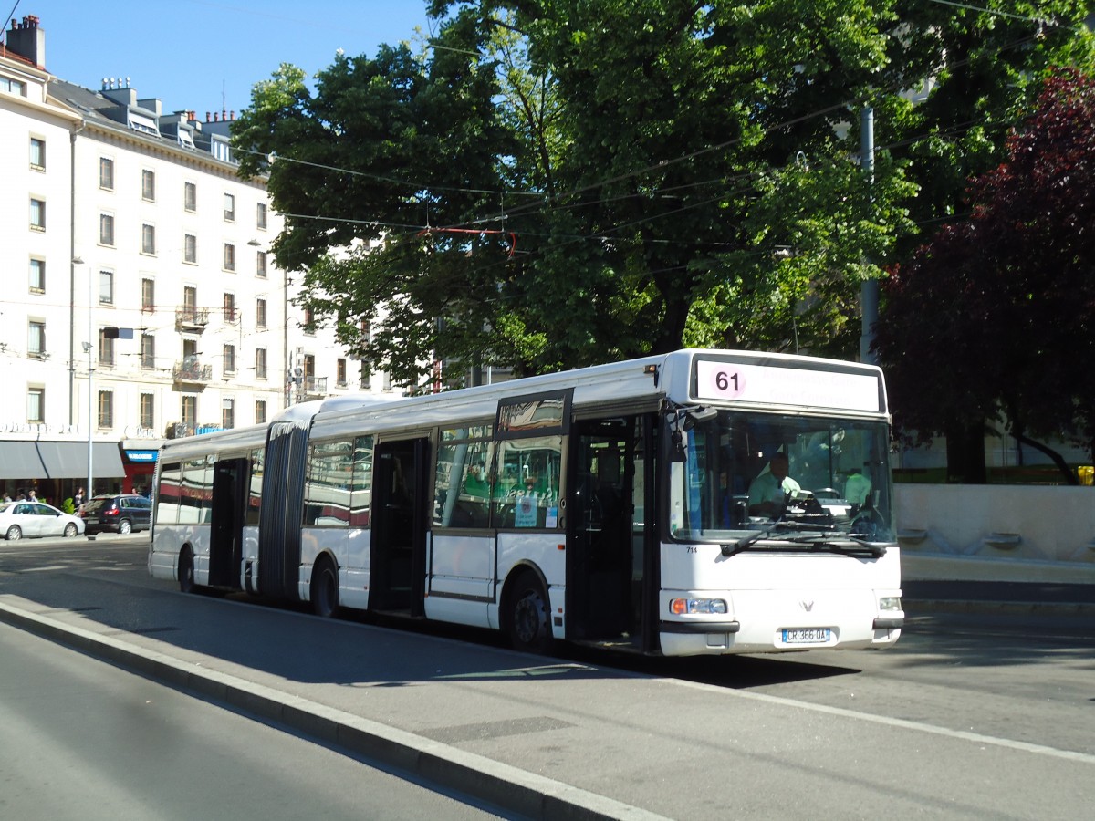 (144'761) - Aus Frankreich: TAC Annemasse - Nr. 714/CR 366 QA - Renault am 27. Mai 2013 beim Bahnhof Genve