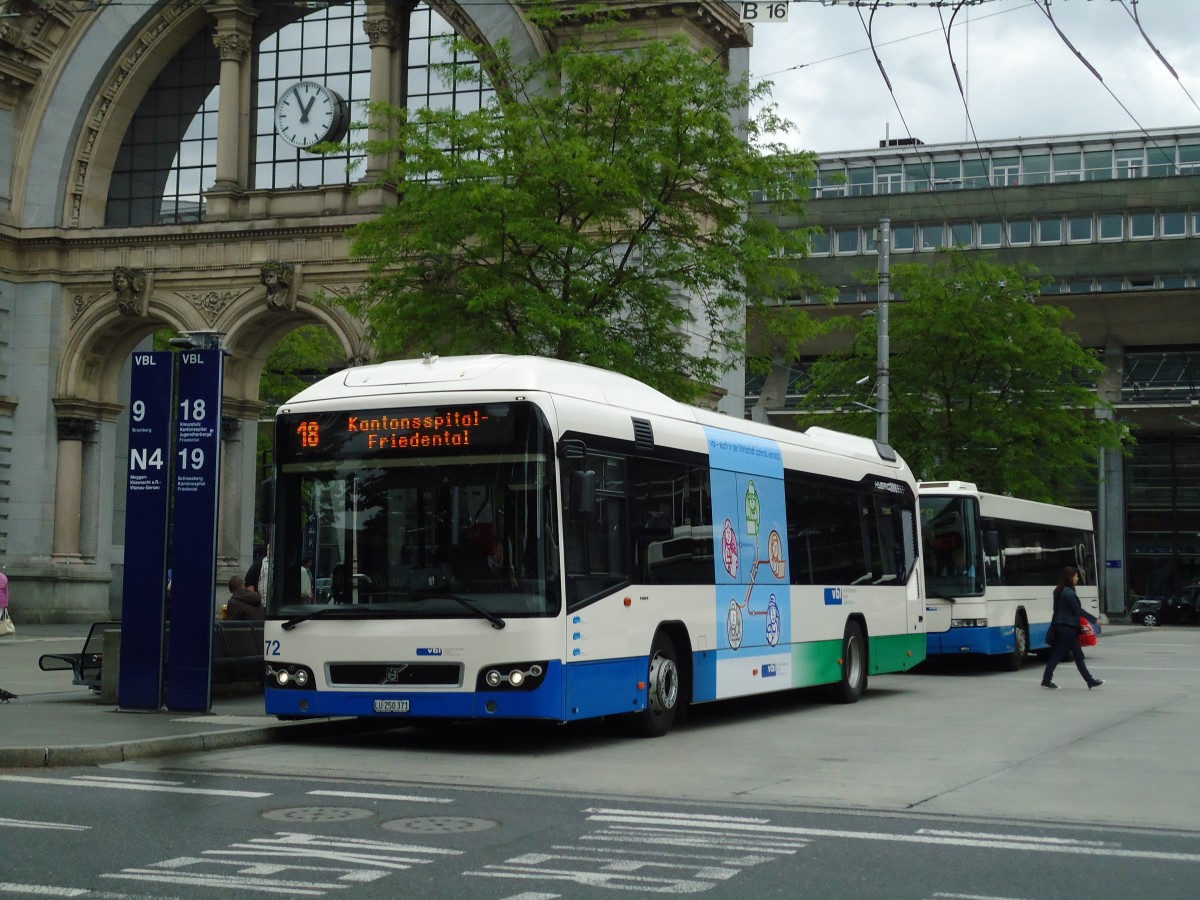 (144'950) - VBL Luzern - Nr. 72/LU 250'371 - Volvo am 10. Juni 2013 beim Bahnhof Luzern