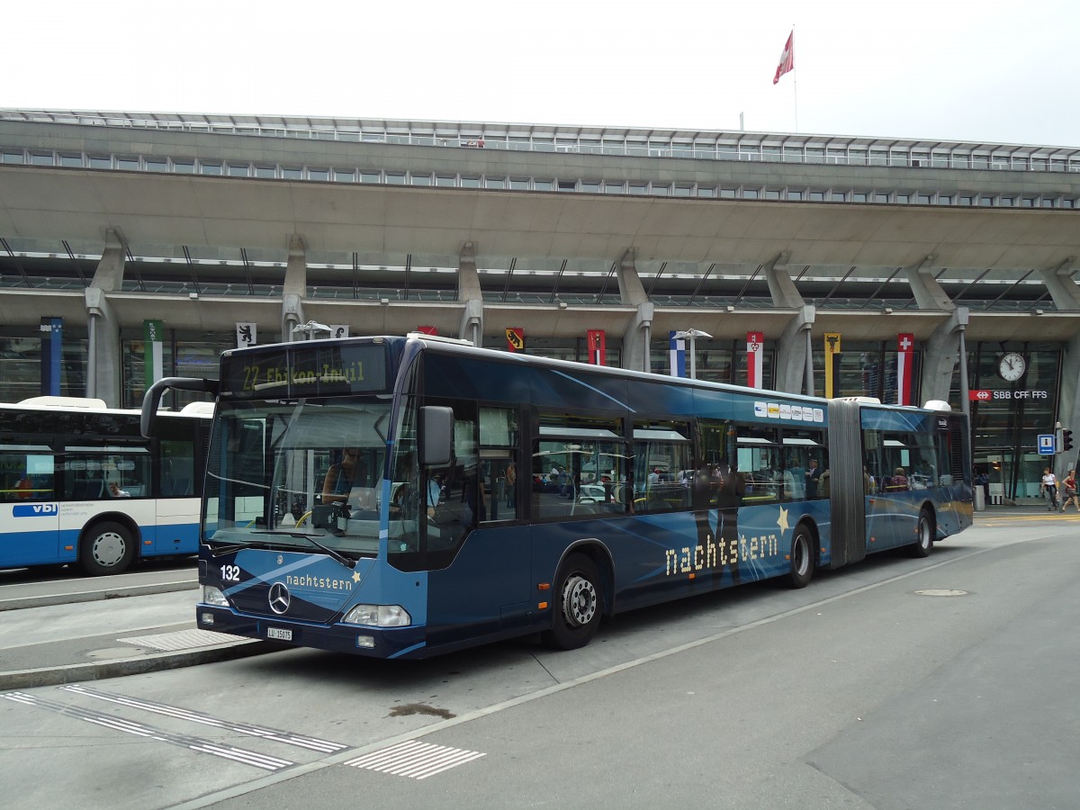 (145'667) - VBL Luzern - Nr. 132/BE 15'075 - Mercedes am 8. Juli 2013 beim Bahnhof Luzern