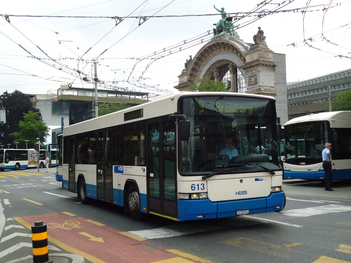 (145'703) - VBL Luzern - Nr. 613/LU 202'613 - Scania/Hess am 8. Juli 2013 beim Bahnhof Luzern