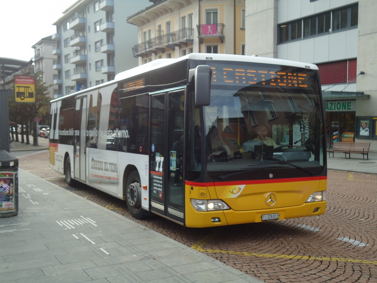 (147'677) - AutoPostale Ticino - TI 228'013 - Mercedes am 5. November 2013 beim Bahnhof Bellinzona