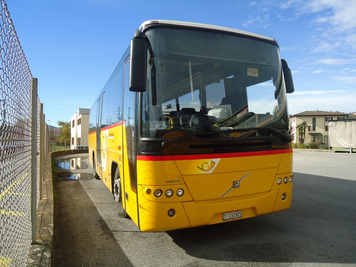 (147'841) - Autopostale, Mendrisio - TI 232'825 - Volvo am 6. November 2013 in Mendrisio, Garage