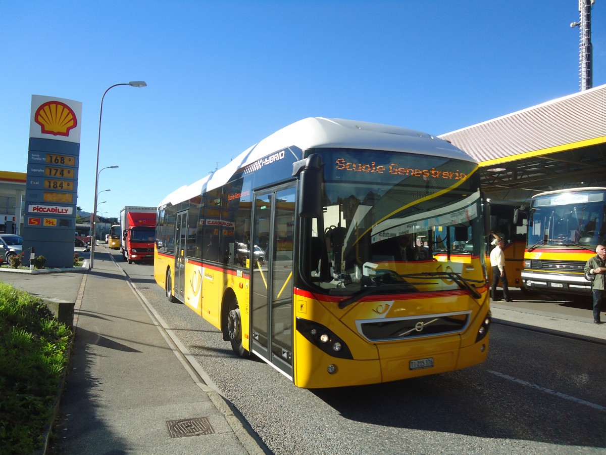 (147'854) - Autopostale, Mendrisio - TI 215'376 - Volvo am 6. November 2013 beim Bahnhof Mendrisio