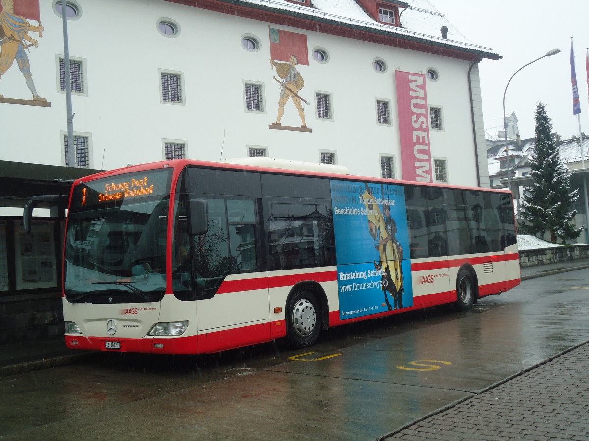 (148'146) - AAGS Schwyz - Nr. 21/SZ 10'121 - Mercedes am 23. November 2013 in Schwyz, Post