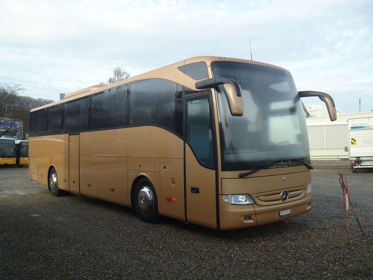 (148'371) - EvoBus, Kloten - ZH 722'974 - Mercedes am 22. Dezember 2013 in Kloten, EvoBus