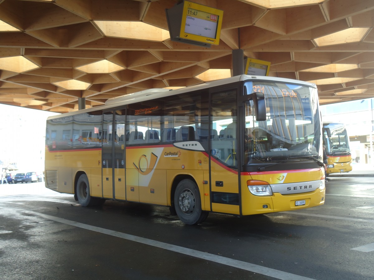 (148'567) - Evquoz, Erde - VS 16'098 - Setra am 29. Dezember 2013 beim Bahnhof Sion