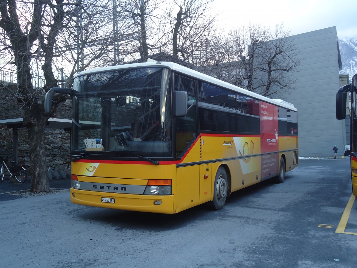 (148'593) - PostAuto Wallis - VS 245'885 - Setra am 29. Dezember 2013 beim Bahnhof Brig