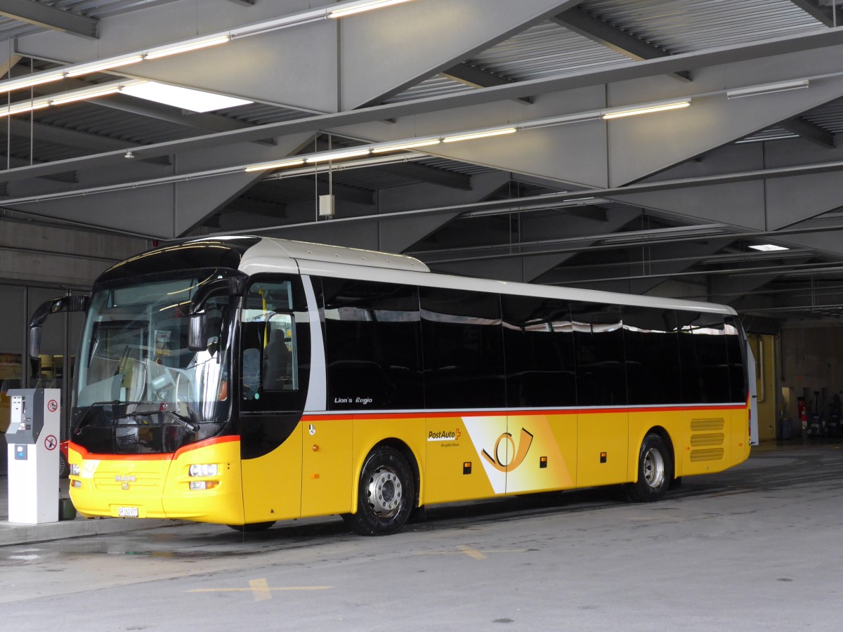 (149'124) - PostAuto Graubnden - GR 162'977 - MAN am 1. Mrz 2014 in Chur, Garage