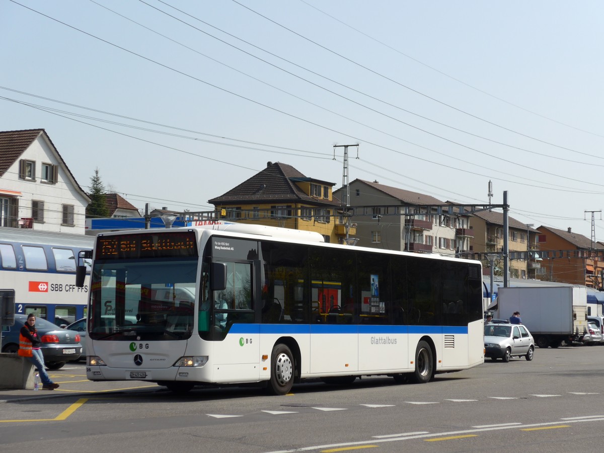 (149'478) - Maag, Kloten - Nr. 26/ZH 429'426 - Mercedes am 31. Mrz 2014 beim Bahnhof Dbendorf