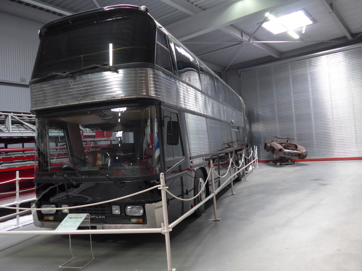 (150'511) - Kelly Family - Neoplan am 26. April 2014 in Speyer, Technik-Museum