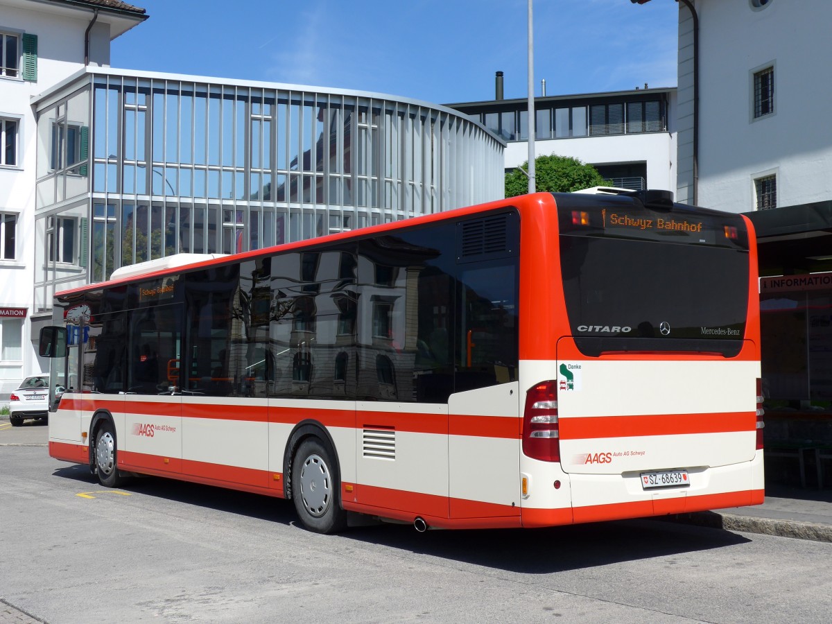 (150'574) - AAGS Schwyz - Nr. 39/SZ 68'639 - Mercedes am 10. Mai 2014 in Schwyz, Post