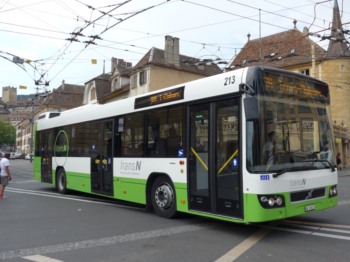 (151'503) - transN, La Chaux-de-Fonds - Nr. 213/NE 89'213 - Volvo (ex TN Neuchtel Nr. 213) am 12. Juni 2014 in Neuchtel, Place Pury