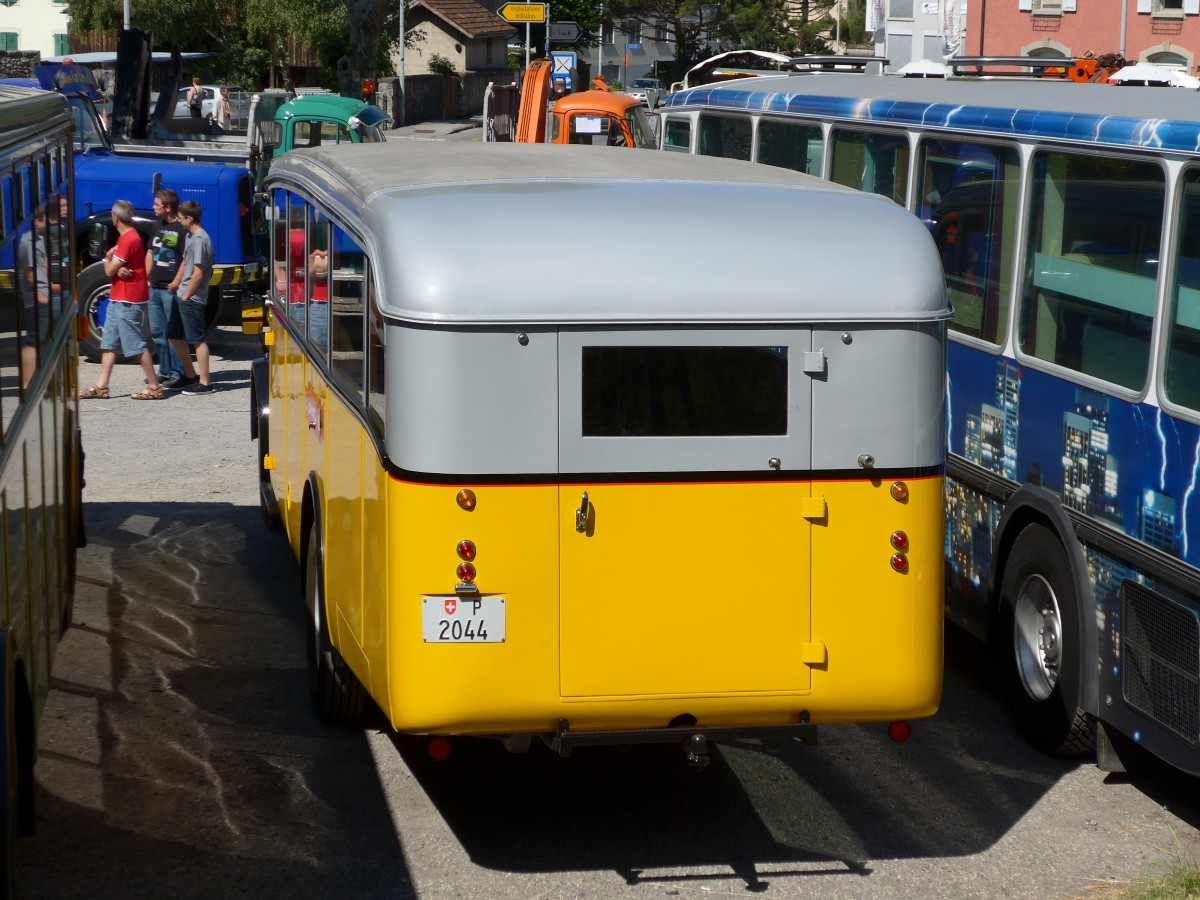 (151'647) - Schmutz, Vaulruz -  P 2044  - Saurer/Saurer (ex Nestl; ex P 23'019; ex P 2044) am 21. Juni 2014 in Aigle, Saurertreffen