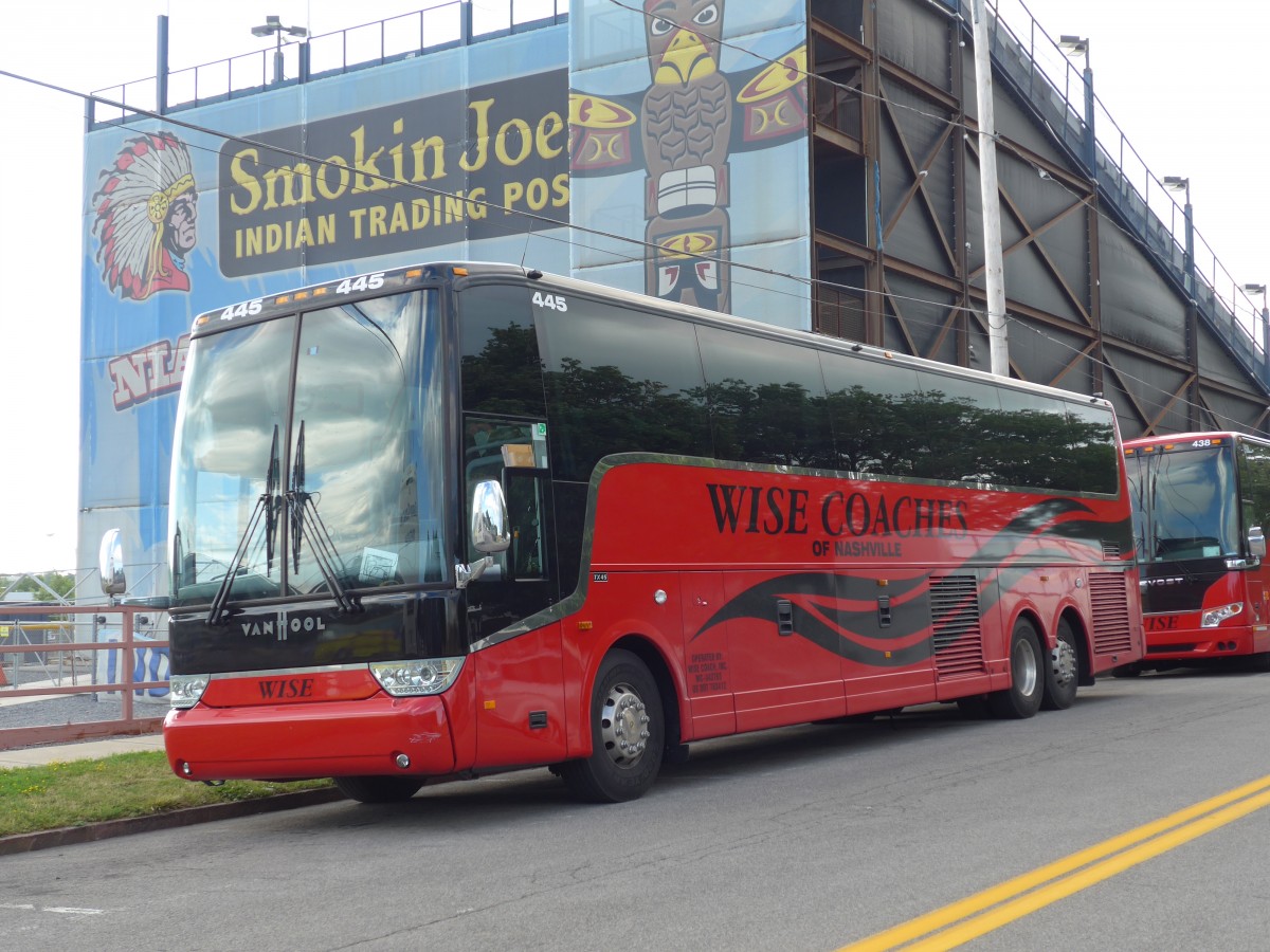 (152'811) - Wise Coaches, Nashville - Nr. 445/CR 72'561 - Van Hool am 15. Juli 2014 in Niagara Falls