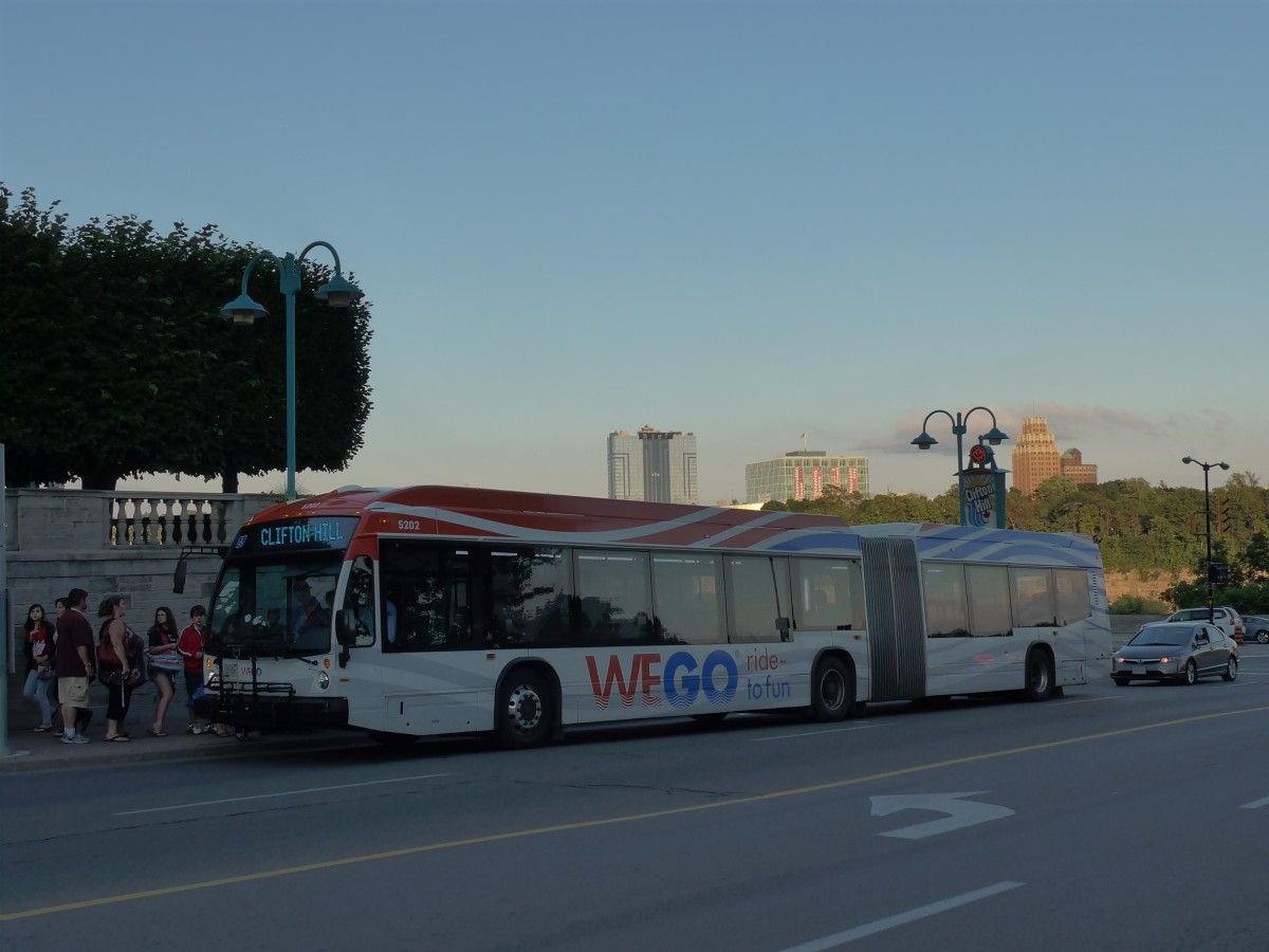 (152'880) - WEGO Niagara Falls - Nr. 5202/125 8BH - Nova Bus am 15. Juli 2014 in Clifton Hill, Niagara Falls