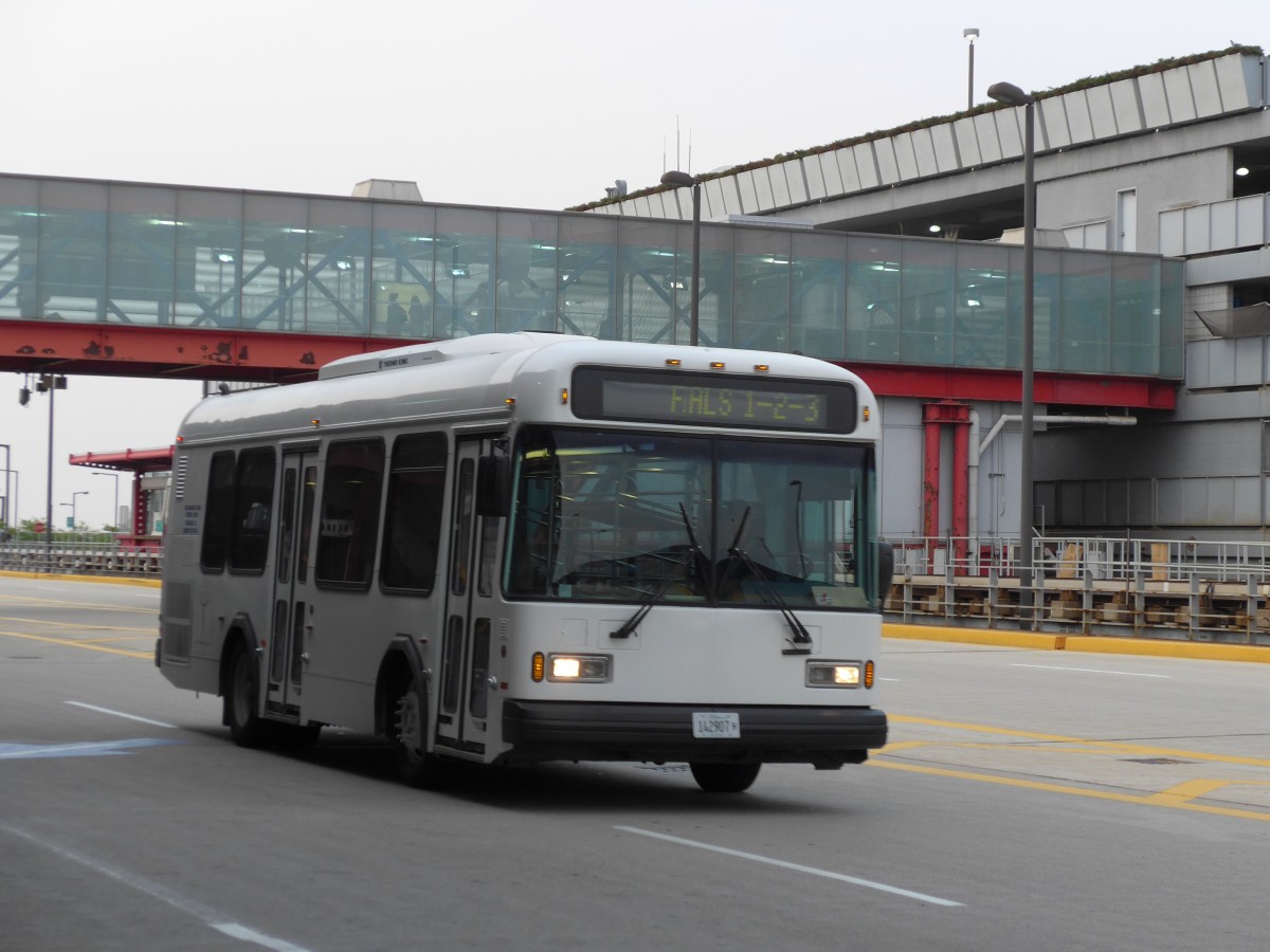 (153'297) - Delaware, Chicago - 142'907 H - ElDorado National am 19. Juli 2014 in Chicago, Airport O'Hare