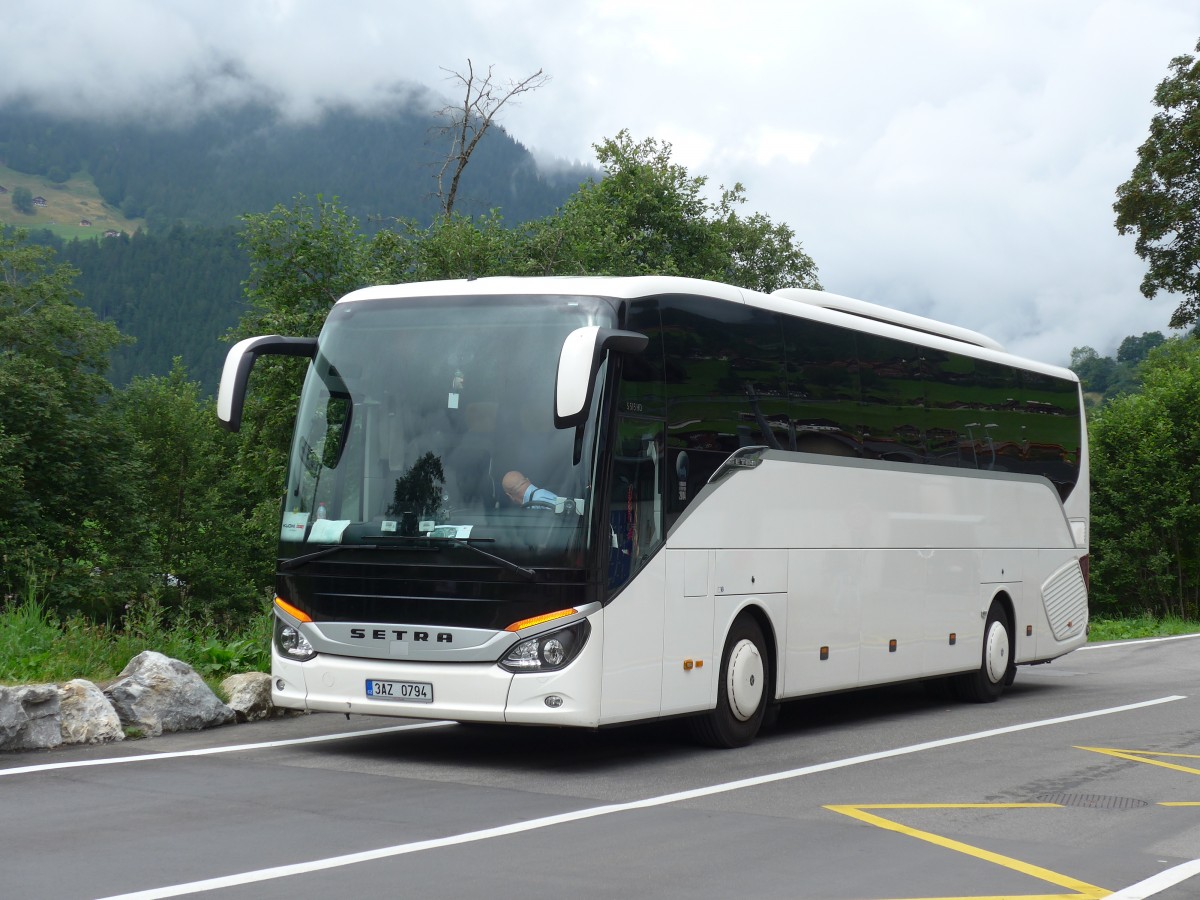 (153'568) - Aus Tschechien: Gumdrop, Praha - 3AZ 0794 - Setra am 3. August 2014 beim Bahnhof Grindelwald Grund