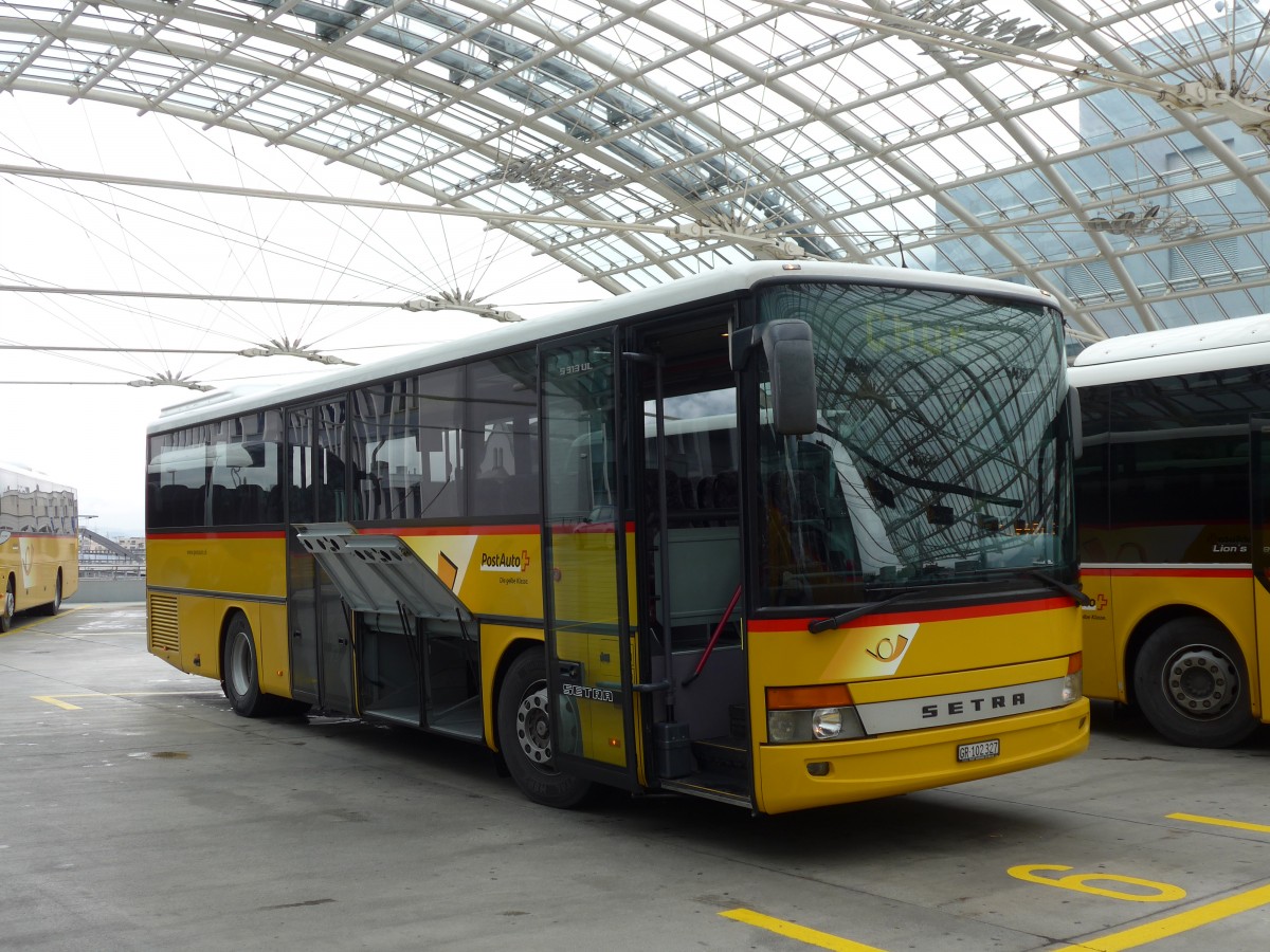 (155'139) - PostAuto Graubnden - GR 102'327 - Setra am 13. September 2014 in Chur, Postautostation