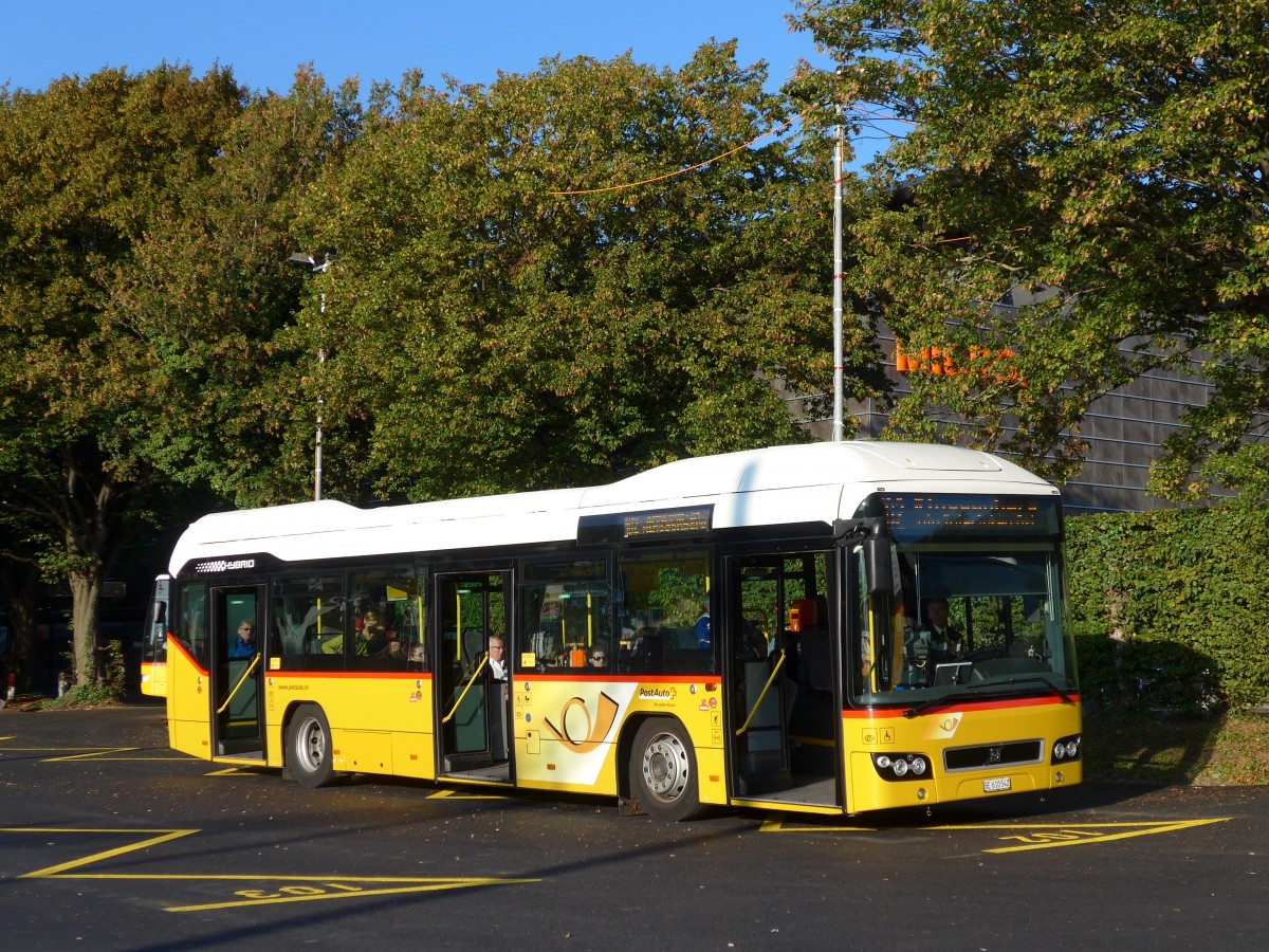 (155'352) - PostAuto Bern - BE 610'542 - Volvo am 23. September 2014 beim Bahnhof Interlaken West