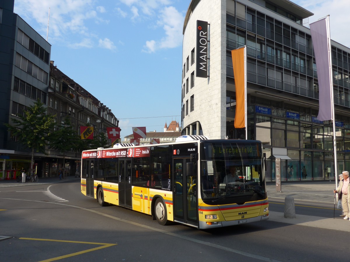 (155'461) - STI Thun - Nr. 114/BE 700'114 - MAN am 4. Oktober 2014 beim Bahnhof Thun