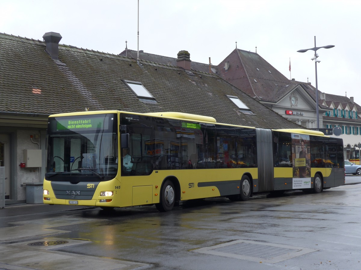 (155'590) - STI Thun - Nr. 145/BE 801'145 - MAN am 11. Oktober 2014 beim Bahnhof Thun