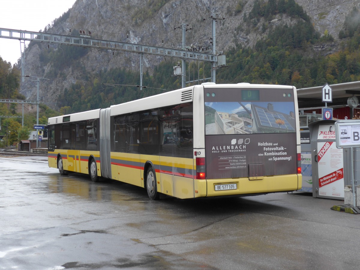 (155'747) - STI Thun - Nr. 105/BE 577'105 - MAN am 13. Oktober 2014 beim Bahnhof Wimmis