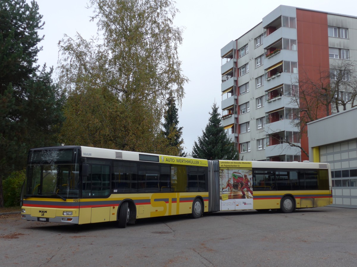 (156'128) - STI Thun - Nr. 102/BE 577'102 - MAN am 26. Oktober 2014 in Thun, Garage