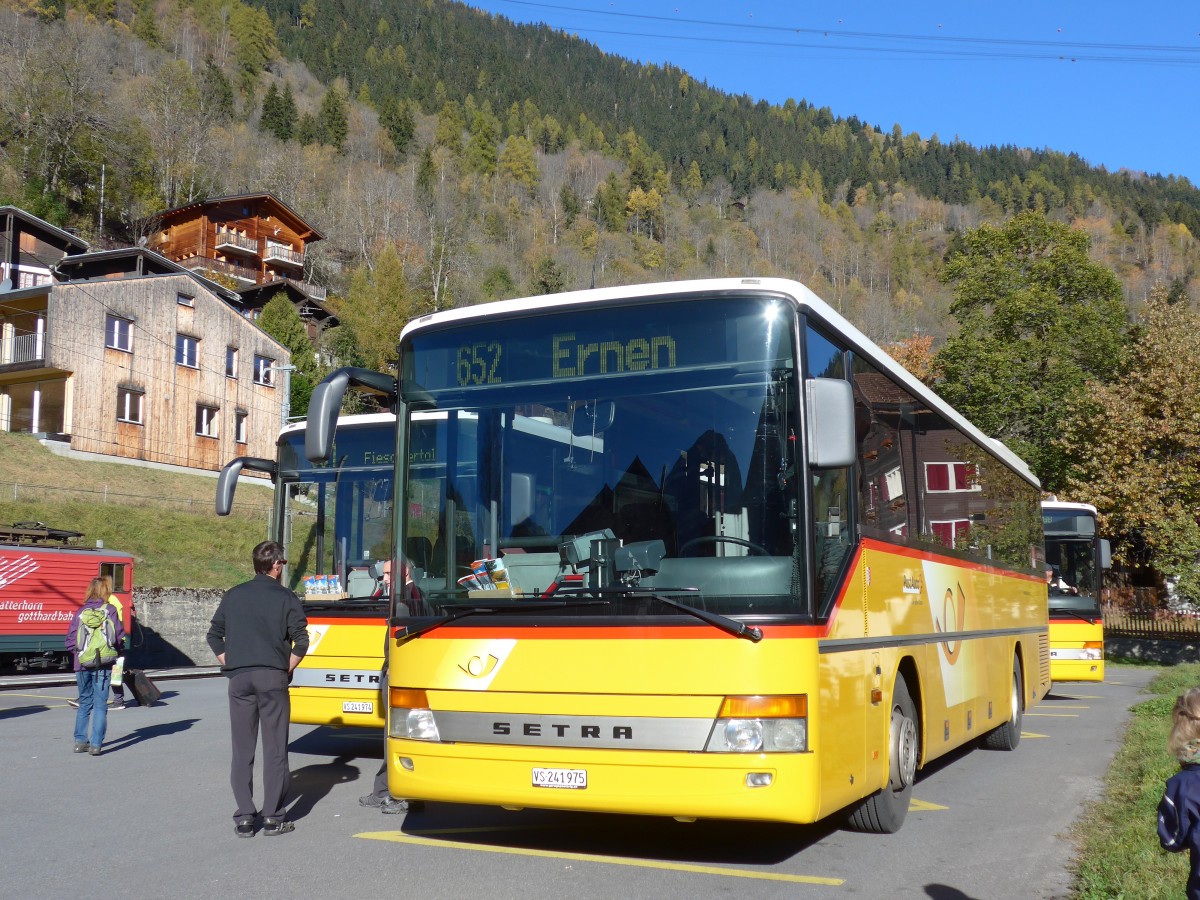 (156'343) - PostAuto Wallis - VS 241'975 - Setra am 31. Oktober 2014 beim Bahnhof Fiesch