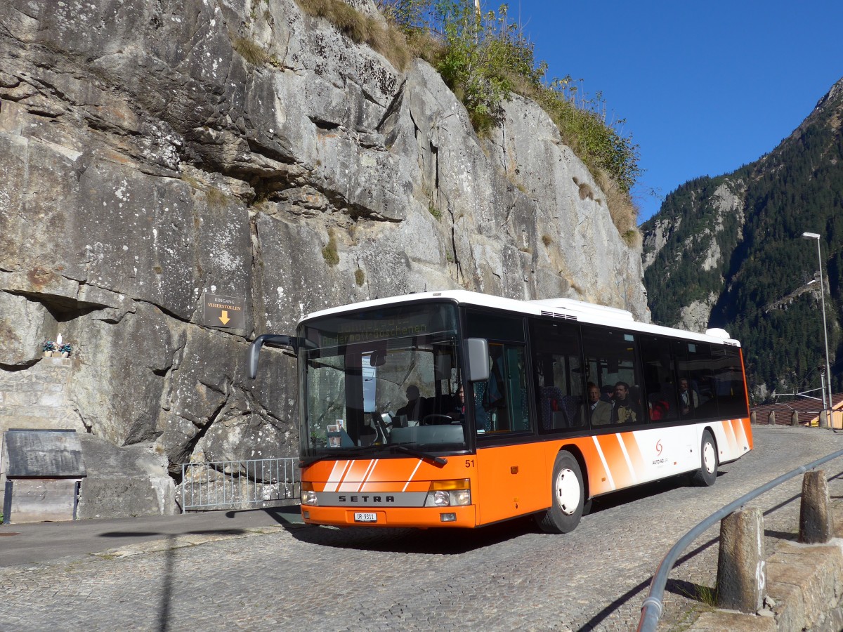 (156'363) - AAGU Altdorf - Nr. 51/UR 9311 - Setra am 31. Oktober 2014 beim Bahnhof Gschenen