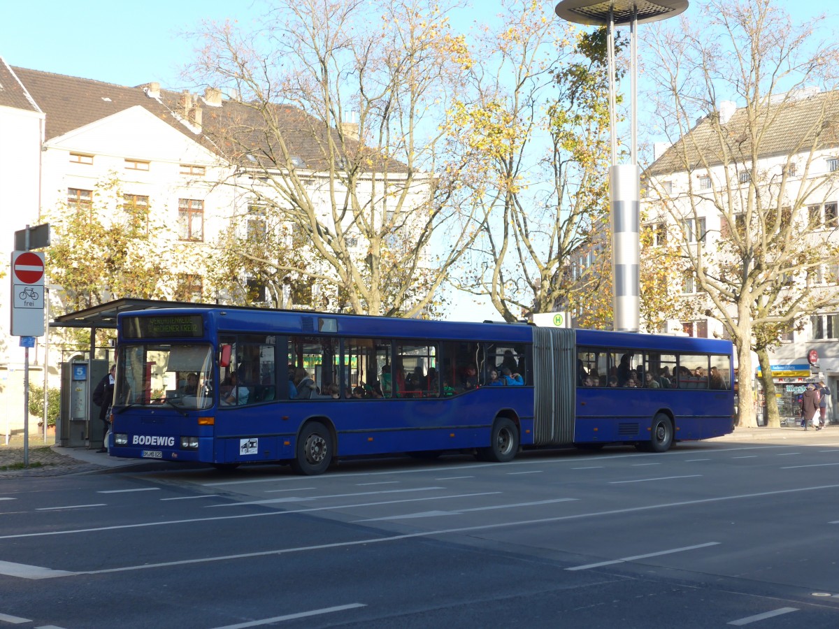 (157'197) - Bodewig, Elsdorf - BM-MB 825 - Mercedes am 21. November 2014 beim Hauptbahnhof Aachen