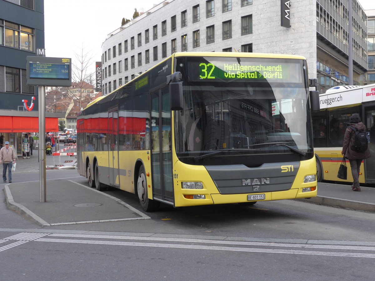 (157'824) - STI Thun - Nr. 151/BE 801'151 - MAN am 15. Dezember 2014 beim Bahnhof Thun