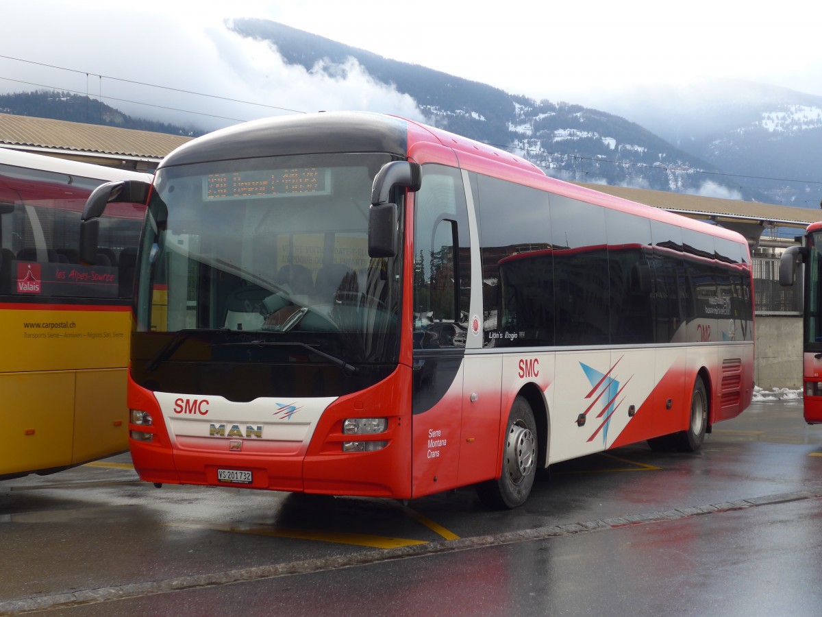 (158'179) - SMC Montana - Nr. 32/VS 201'732 - MAN am 4. Januar 2015 beim Bahnhof Sierre