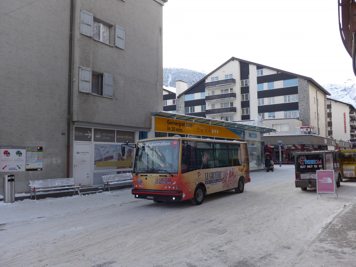 (158'403) - OBZ Zermatt - Nr. 14/VS 351'951 - Vetter am 18. Januar 2015 beim Bahnhof Zermatt