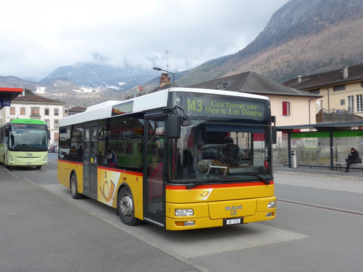 (158'903) - TPC Aigle - VD 1174 - MAN/Gppel am 28. Februar 2015 beim Bahnhof Aigle