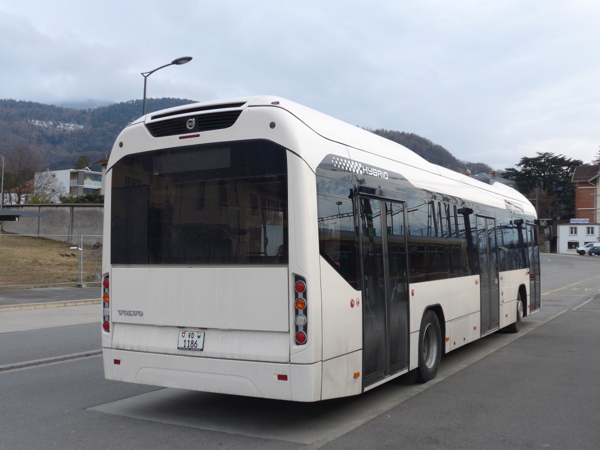 (158'914) - TPC Aigle - VD 1186 - Volvo (ex VZO Grningen Nr. 816) am 28. Februar 2015 beim Bahnhof Aigle