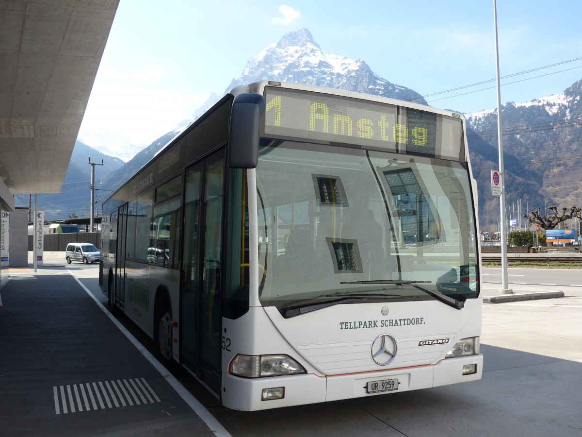 (159'318) - AAGU Altdorf - Nr. 52/UR 9259 - Mercedes am 18. Mrz 2015 in Flelen, Hauptplatz