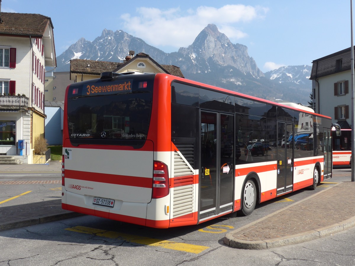 (159'334) - AAGS Schwyz - Nr. 38/SZ 57'338 - Mercedes am 18. Mrz 2015 beim Bahnhof Schwyz