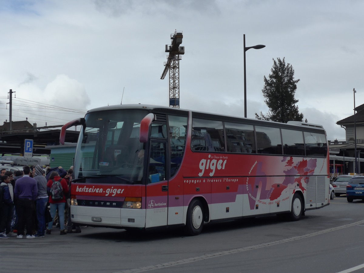 (159'536) - Giger, La Chaux-de-Fonds - NE 79'340 - Setra am 30. Mrz 2015 beim Bahnhof Thun