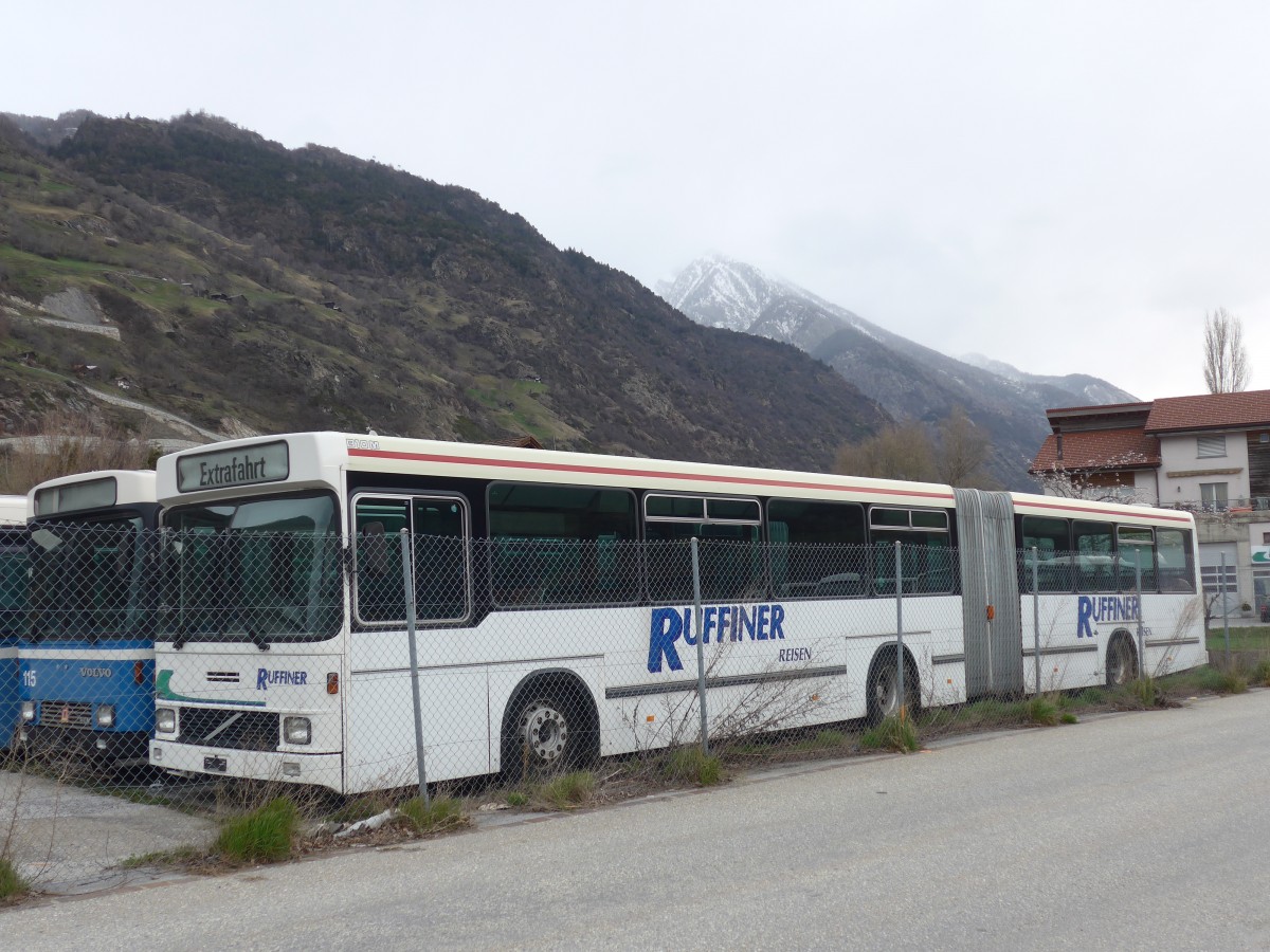 (159'575) - Ruffiner, Turtmann - Volvo/Hess (ex SB Schaffhausen Nr. 10; ex RVSH Schaffhausen Nr. 10; ex ASS Schleitheim Nr. 10; ex ASS Schleitheim Nr. 20) am 2. April 2015 in Turtmann, Garage