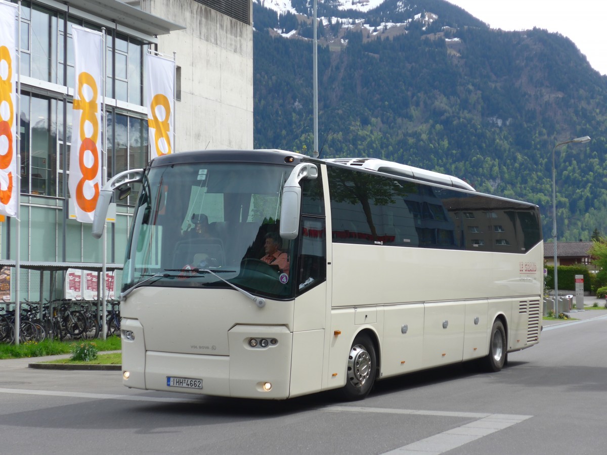 (160'097) - Aus Griechenland: Le Grand, Heraklion - IHH-4662 - Bova am 26. April 2015 beim Bahnhof Interlaken Ost