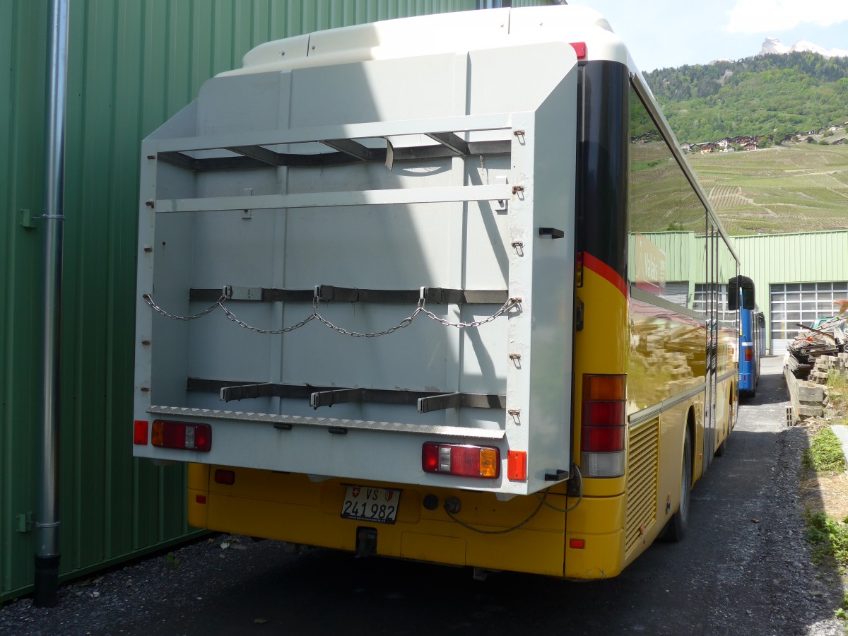 (160'418) - Buchard, Leytron - VS 241'982 - Setra (ex PostAuto Wallis; ex Zimmermann, Visperterminen) am 10. Mai 2015 in Leytron, Garage