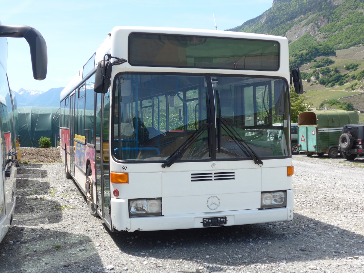 (160'423) - Buchard, Leytron - Nr. 97 - Mercedes (ex BGU Grenchen Nr. 5) am 10. Mai 2015 in Leytron, Garage