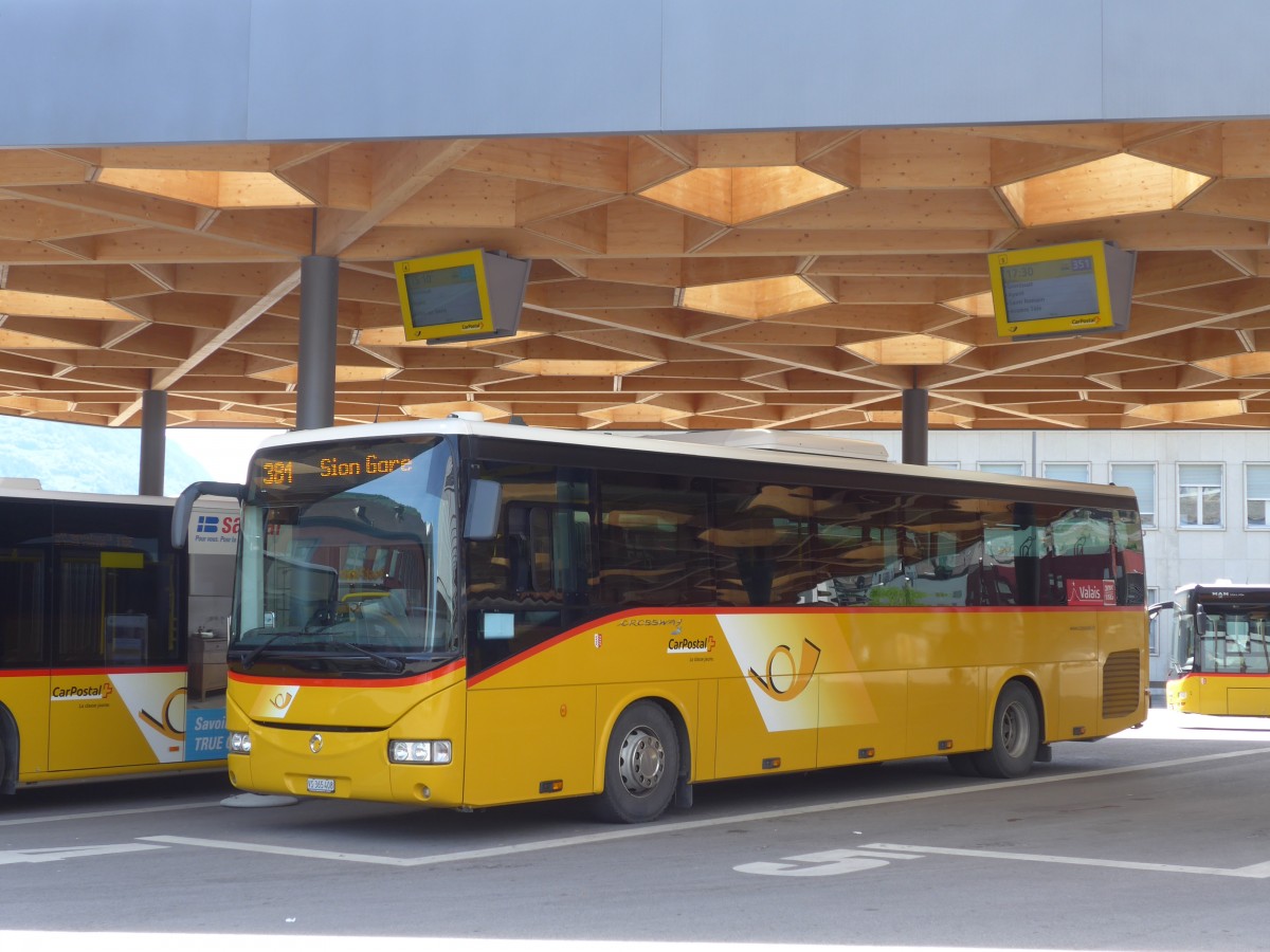 (160'445) - PostAuto Wallis - Nr. 18/VS 365'408 - Irisbus am 10. Mai 2015 beim Bahnhof Sion