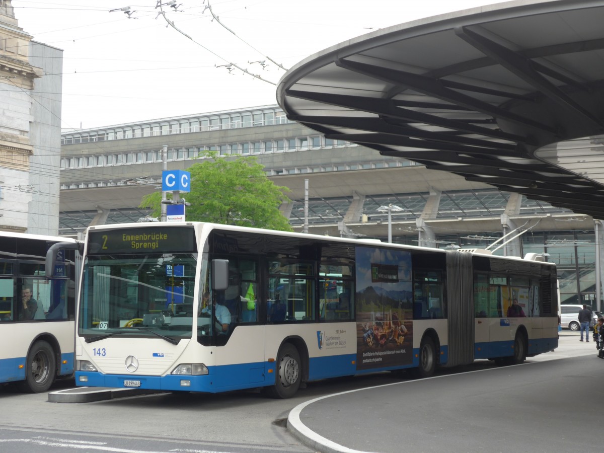 (160'604) - VBL Luzern - Nr. 143/LU 199'443 - Mercedes am 22. Mai 2015 beim Bahnhof Luzern