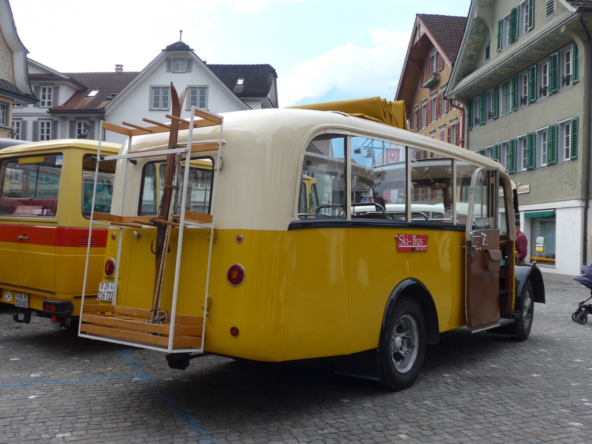 (160'903) - Moser, Schnenberg - ZH 216'722 - Berna/Hess (ex Barenco, Faido) am 24. Mai 2015 in Sarnen, OiO