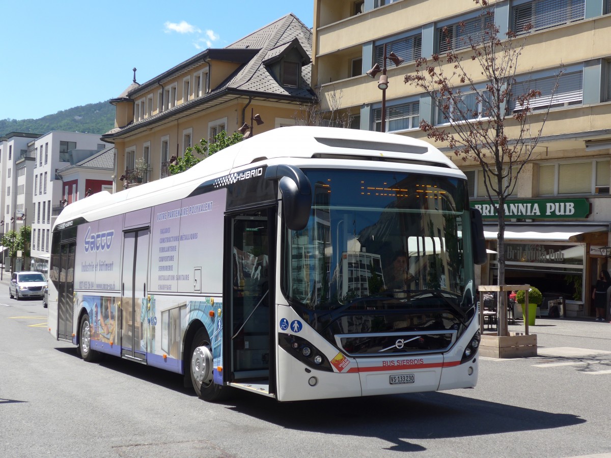(161'157) - BS Sierre - VS 133'230 - Volvo am 27. Mai 2015 in Sierre, Htel de Ville CFF