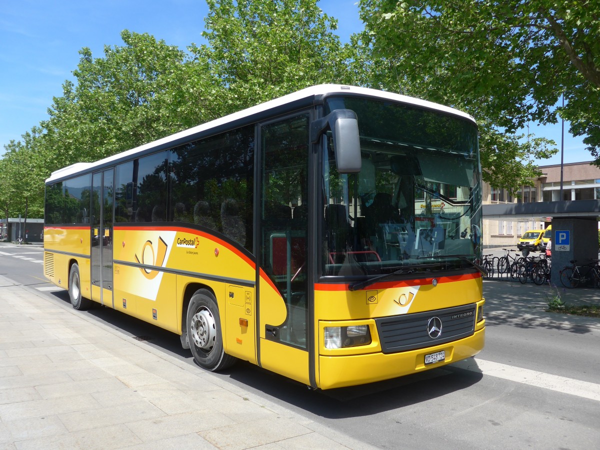 (161'316) - CarPostal Ouest - VD 548'724 - Mercedes am 28. Mai 2015 beim Bahnhof Yverdon