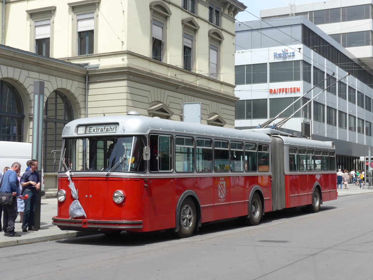 (161'626) - VW Winterthur - Nr. 101 - FBW/SWS Gelenktrolleybus am 31. Mai 2015 beim Hauptbahnhof Winterthur