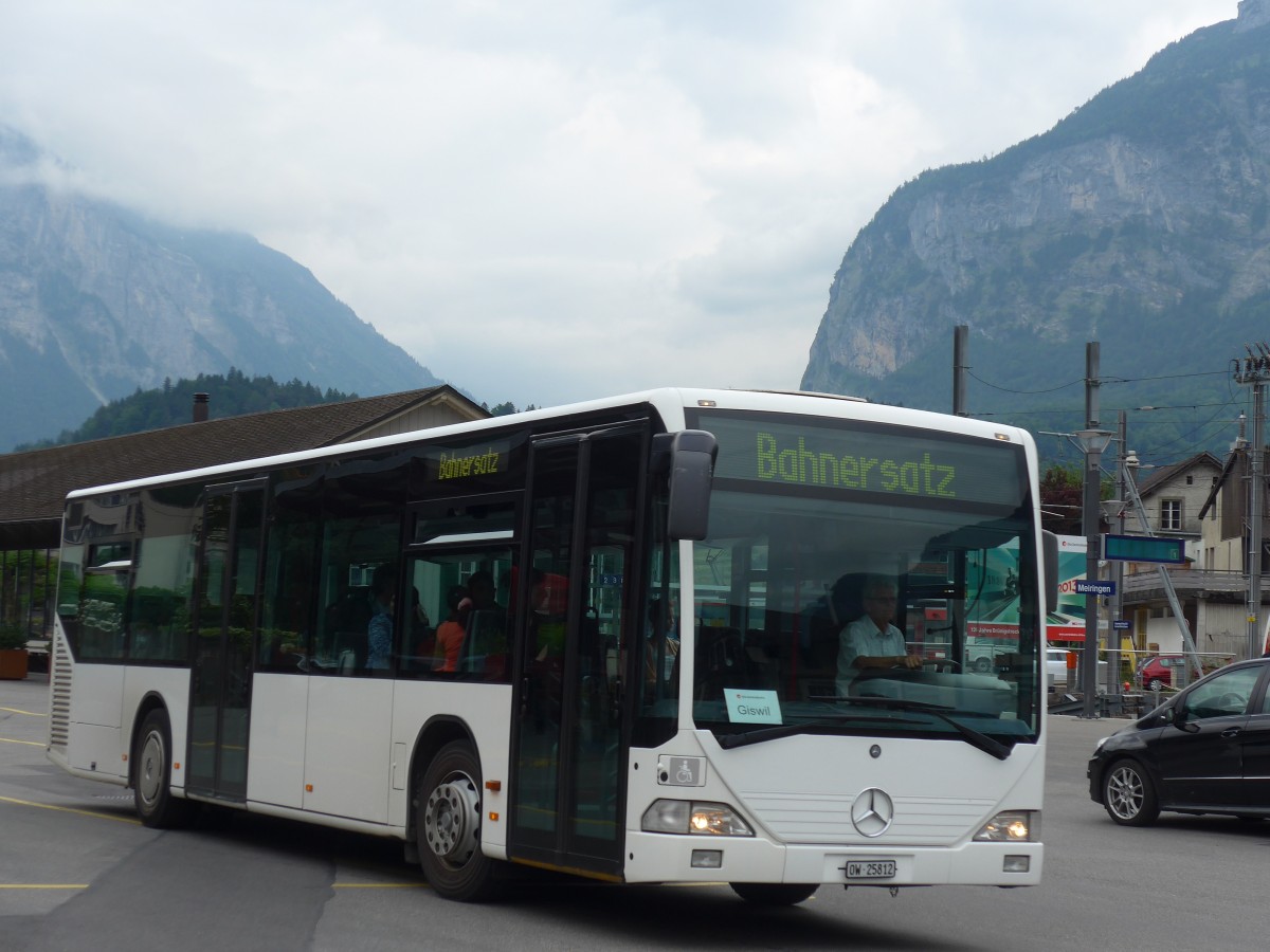 (162'000) - Koch, Giswil - OW 25'812 - Mercedes am 8. Juni 2015 beim Bahnhof Meiringen