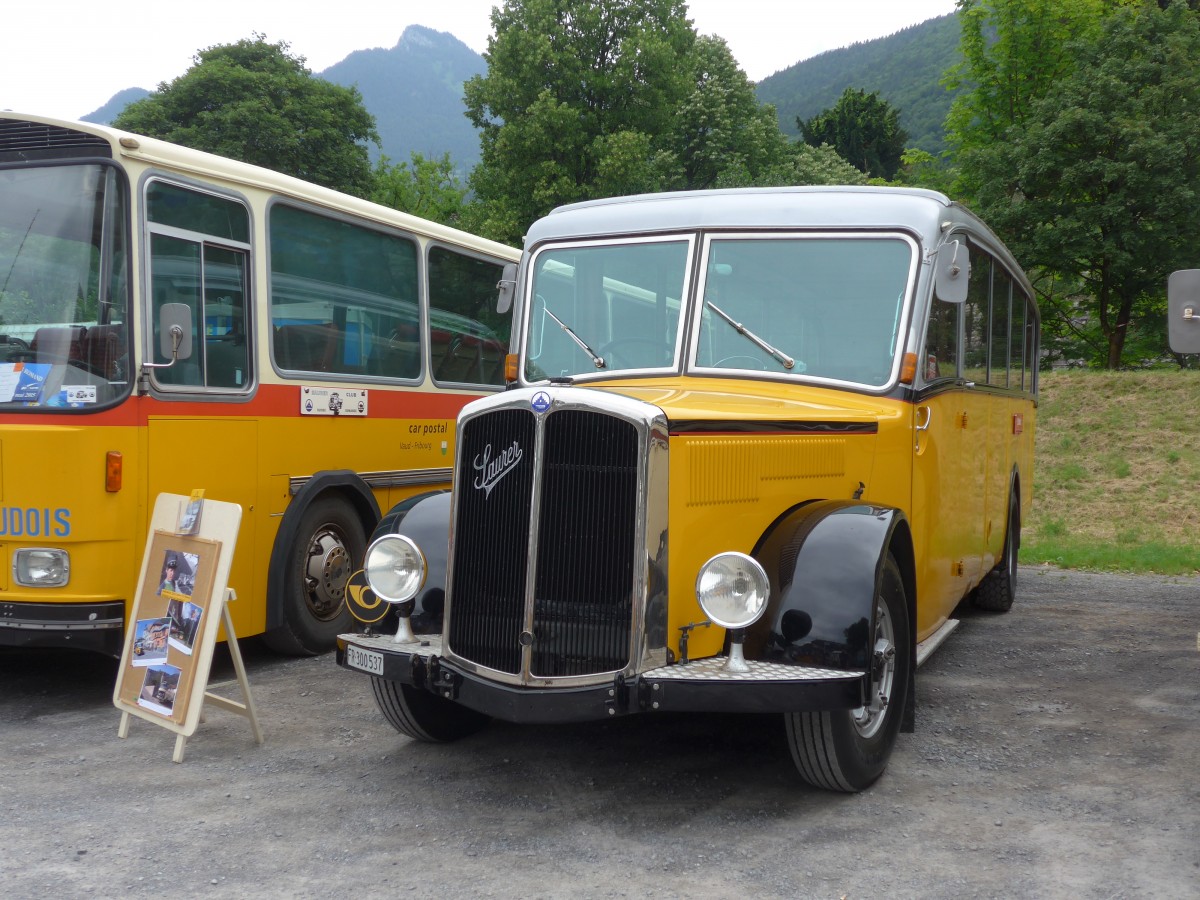 (162'211) - Schlapp, Cottens - FR 300'537 - Saurer/Saurer (ex SATEG, Lausanne; ex P 23'086; ex P 2138) am 20. Juni 2015 in Aigle, Saurertreffen